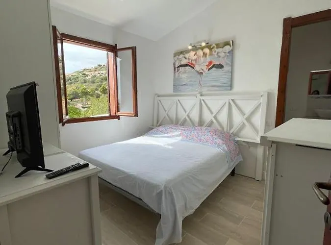 Nyaraló Azzurra Kal'e Moru *