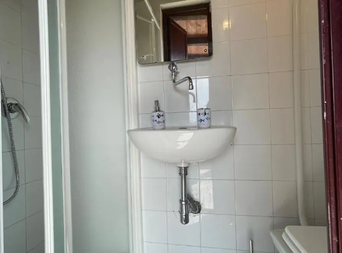 Nyaraló Azzurra Kal'e Moru *